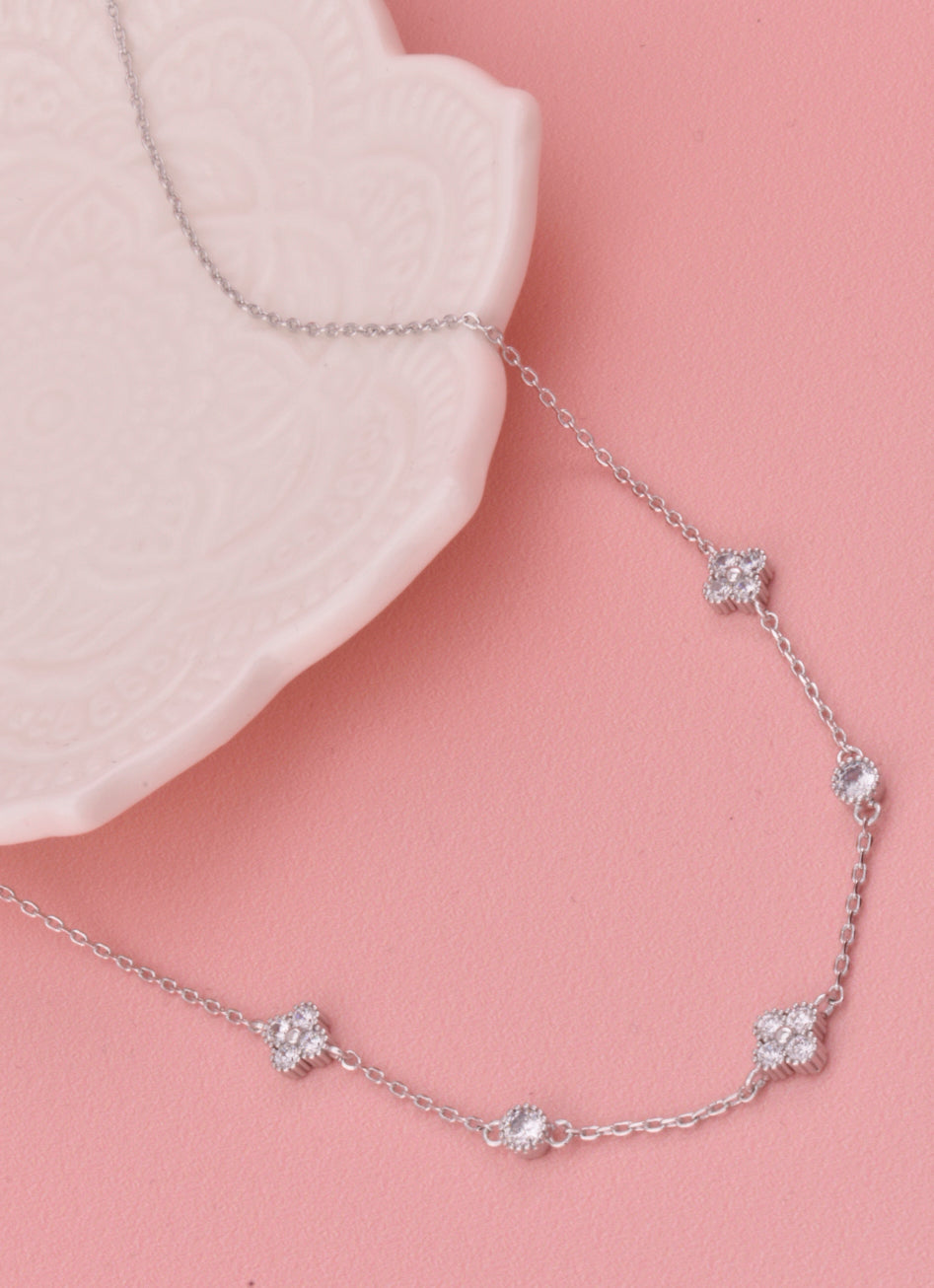 Dainty Chain Clover Necklace